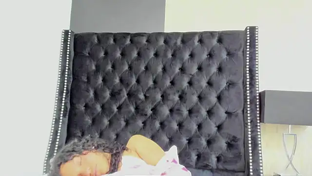 LittleeStar online show from October 2025 08:01:01 AM