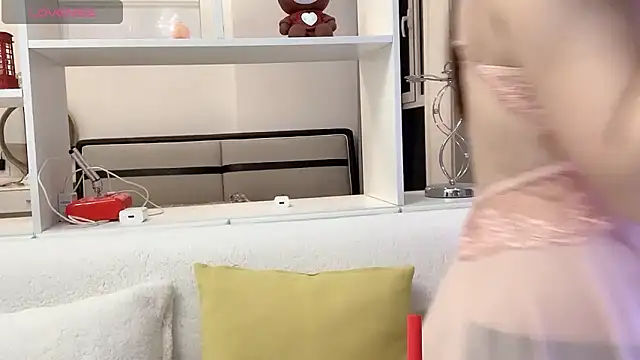 LunaDeVaal online show from April 2026 12:29:02 PM