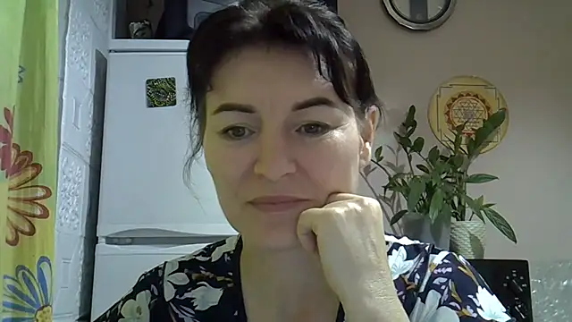 Krystal 82 online show from November 2025 06:51:01 PM