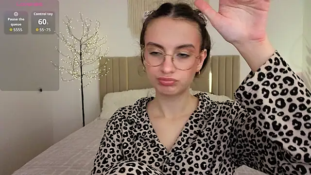Snapshot of Real_cutie1 chatting on June 2026 12:52:02 PM Real cutie1 online show from June 2026 12:52:02 PM
