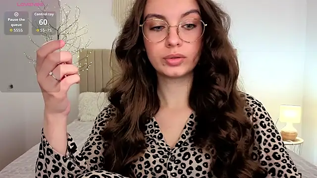 Snapshot of Real_cutie1 chatting on June 2026 01:04:02 PM Real cutie1 online show from June 2026 01:04:02 PM
