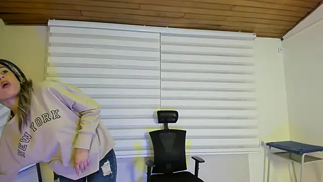 Rachell criss online show from November 2025 03:38:01 AM