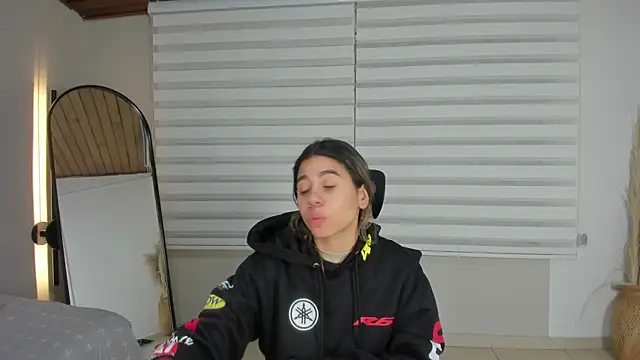 Rachell criss online show from November 2025 04:05:01 AM