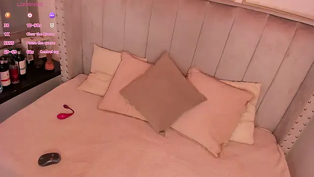 Seshat Hitt online show from December 2025 04:51:01 AM