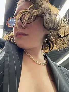 lucy-joy online show from October 2025 09:38:02 AM