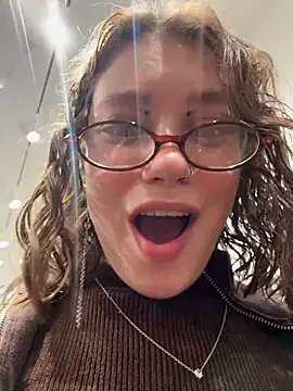 lucy-joy online show from November 2025 10:37:01 AM