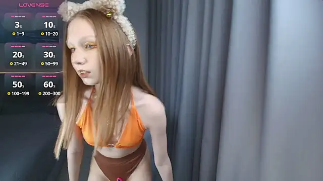 Snapshot of FoxyMira chatting on September 2025 01:24:02 PM FoxyMira online show from September 2025 01:24:02 PM