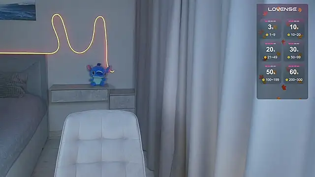 FoxyMira online show from November 2025 01:21:02 PM