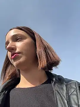 DollyTall online show from October 2025 08:12:01 AM