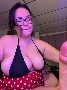 Snapshot of Emily_Taylor2 chatting on October 2025 01:56:01 AM Emily Taylor2 online show from October 2025 01:56:01 AM