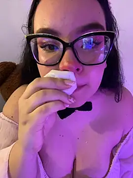 Snapshot of Emily_Taylor2 chatting on November 2025 04:36:01 AM Emily Taylor2 online show from November 2025 04:36:01 AM