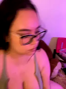 Snapshot of Emily_Taylor2 chatting on November 2025 04:04:01 AM Emily Taylor2 online show from November 2025 04:04:01 AM