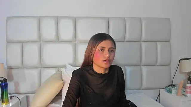 sunnyWhitee online show from April 2026 07:26:02 PM