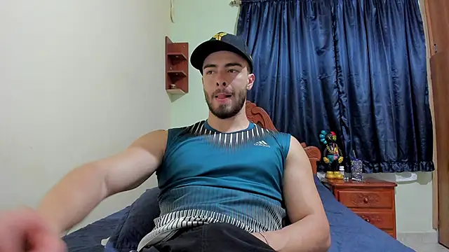 Snapshot of MaxDell chatting on November 2025 01:37:01 AM MaxDell online show from November 2025 01:37:01 AM