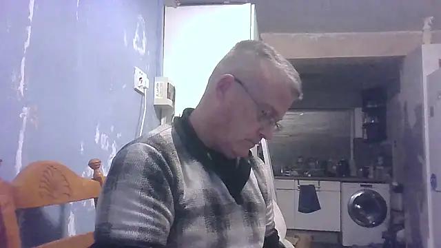 hefin18 online show from December 2025 09:57:01 PM