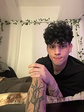 Snapshot of tyler_boo chatting on March 2026 09:54:01 PM tyler boo online show from March 2026 09:54:01 PM