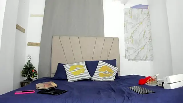 Lady miss    online show from December 2025 12:32:01 PM