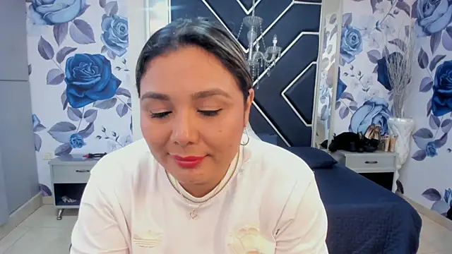 Snapshot of LatinaHoleQueen chatting on October 2025 02:28:01 PM LatinaHoleQueen online show from October 2025 02:28:01 PM