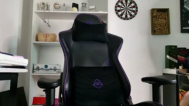 aaron nvk online show from March 2026 06:33:01 PM