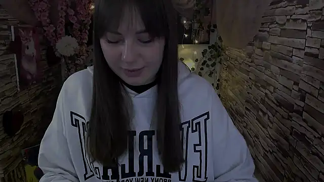 Amanda Bright  online show from October 2025 06:58:02 AM