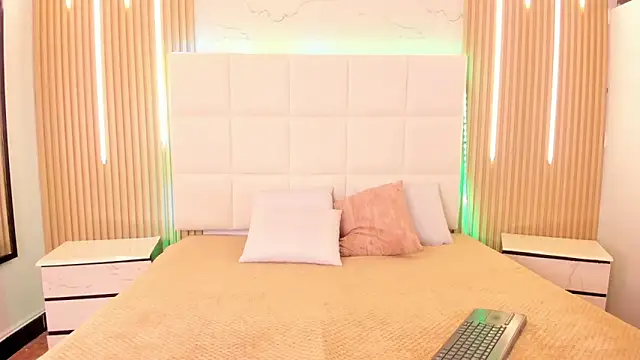 Elody rousse online show from October 2025 12:06:01 PM