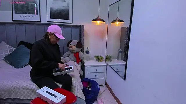 Clhoe Johnson online show from November 2025 12:16:01 PM