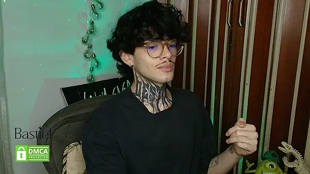 Mihail leroy online show from October 2025 01:45:01 AM