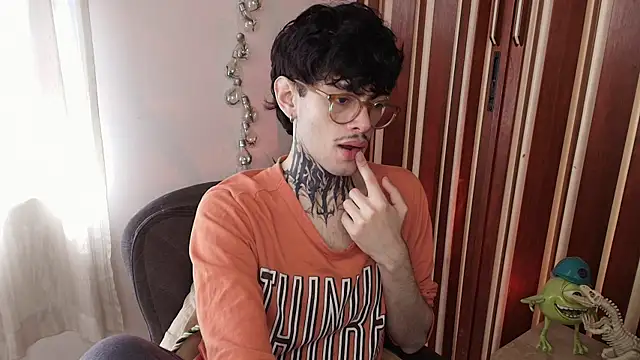 Mihail leroy online show from December 2025 03:29:02 PM