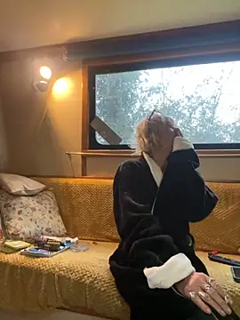 ladyboatlady online show from October 2025 06:33:01 AM