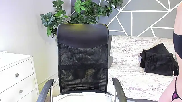 Snapshot of paula_miler1 chatting on March 2026 02:55:01 PM paula miler1 online show from March 2026 02:55:01 PM