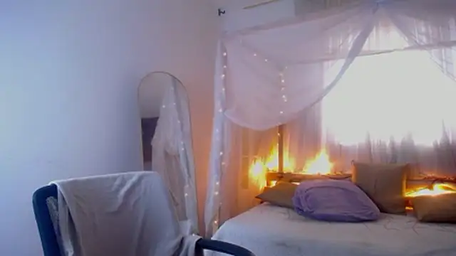 loreaniss online show from December 2025 10:06:01 PM