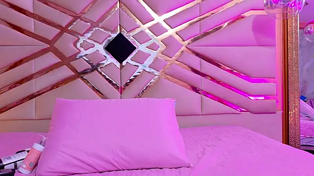 Snapshot of cutepetitee chatting on November 2025 07:36:02 PM cutepetitee online show from November 2025 07:36:02 PM