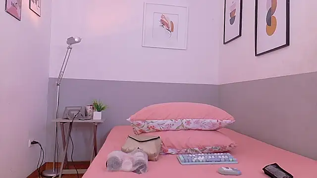 Snapshot of cutepetitee chatting on November 2025 07:59:02 PM cutepetitee online show from November 2025 07:59:02 PM