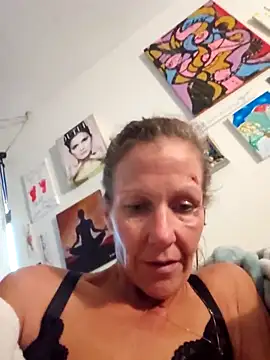 Snapshot of PhynneNicole chatting on November 2025 10:08:01 PM PhynneNicole online show from November 2025 10:08:01 PM