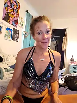 Snapshot of PhynneNicole chatting on December 2025 06:39:01 PM PhynneNicole online show from December 2025 06:39:01 PM