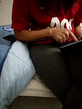 alicepavia22 online show from October 2025 09:11:01 PM