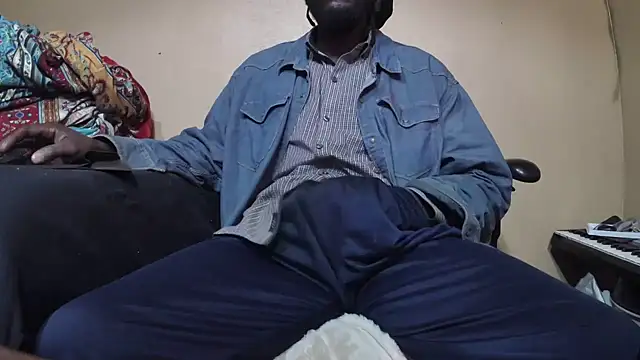 EYEzIAM online show from January 2026 01:51:01 AM