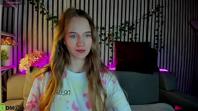 Snapshot of Casey_Sweeet chatting on February 2026 01:01:02 AM Casey Sweeet online show from February 2026 01:01:02 AM