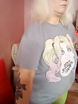 Snapshot of SquirtMilf00 chatting on February 2026 03:14:02 AM SquirtMilf00 online show from February 2026 03:14:02 AM