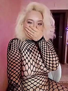 Snapshot of SquirtMilf00 chatting on March 2026 03:30:01 AM SquirtMilf00 online show from March 2026 03:30:01 AM