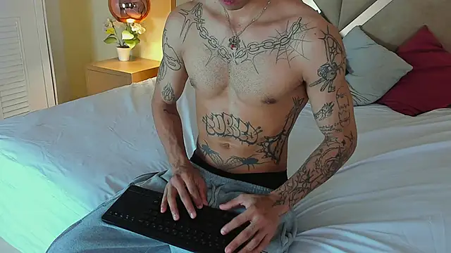Snapshot of Enzo_Hunter chatting on May 2026 04:07:02 AM Enzo Hunter online show from May 2026 04:07:02 AM