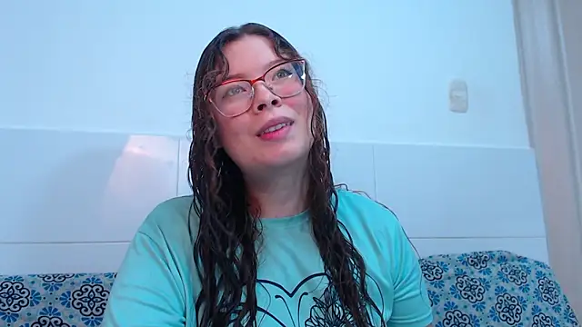 Snapshot of zoewhite2 chatting on November 2025 09:07:01 PM zoewhite2 online show from November 2025 09:07:01 PM