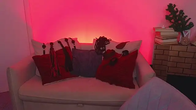 Snapshot of Mistress__Marcelline chatting on December 2025 10:10:02 AM Mistress Marcelline online show from December 2025 10:10:02 AM