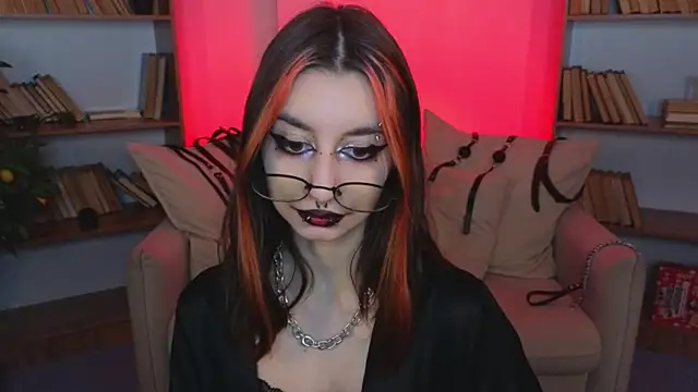 Snapshot of Mistress__Marcelline chatting on January 2026 10:31:01 AM Mistress Marcelline online show from January 2026 10:31:01 AM