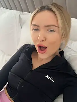 lolableux online show from November 2025 01:35:02 PM