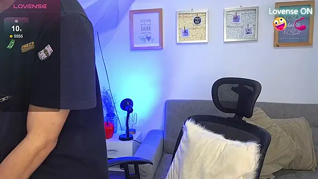 yulian vasquez online show from November 2025 12:34:01 PM