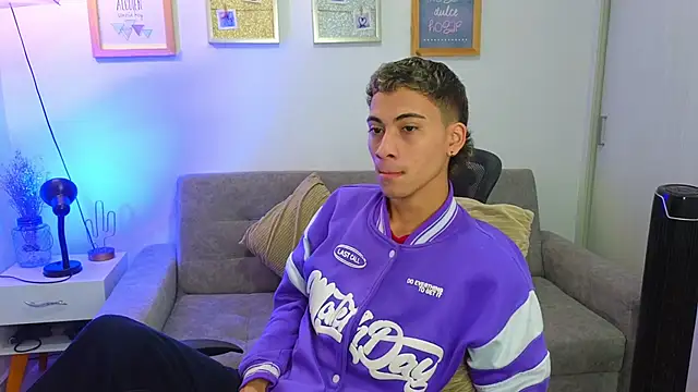 yulian vasquez online show from November 2025 12:30:01 PM