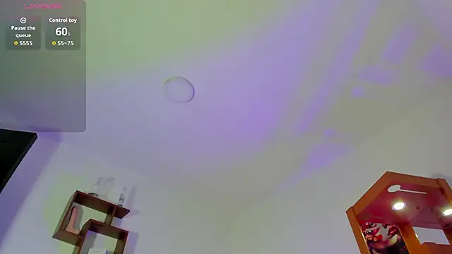 LoganTwink18 online show from November 2025 01:44:02 PM