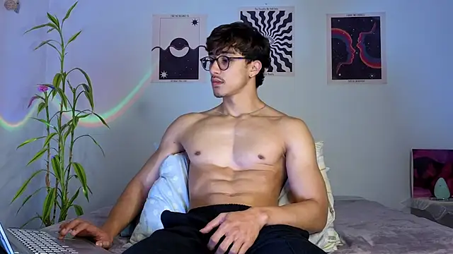 LatinReall online show from October 2025 01:27:02 AM