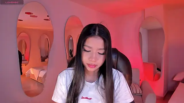 Snapshot of SophieHouston_ chatting on May 2026 03:12:01 AM SophieHouston online show from May 2026 03:12:01 AM